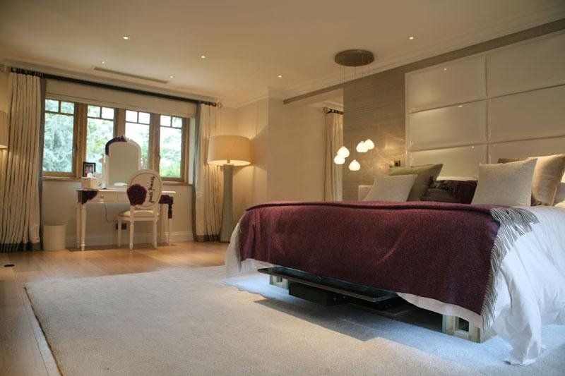 Chambre avec Tv rangée sous le lit