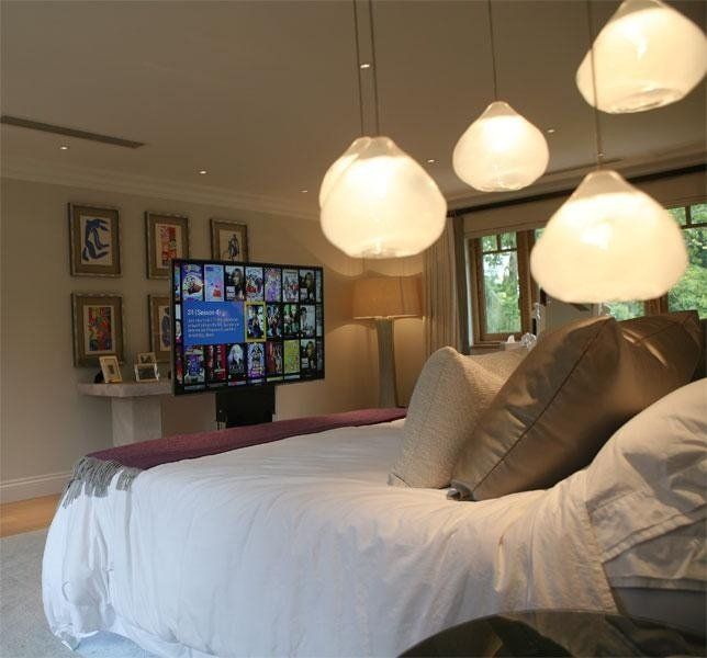 Chambre avec Tv rangée sous le lit sortie