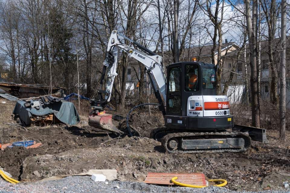 Maanrakennus Pekka Mäkinen