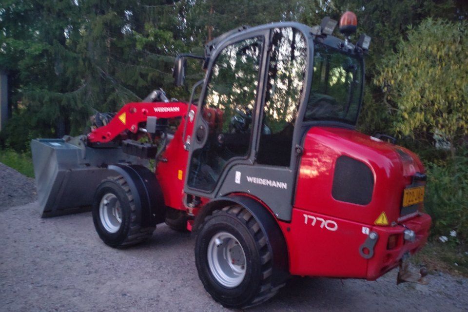 Maanrakennus Pekka Mäkinen