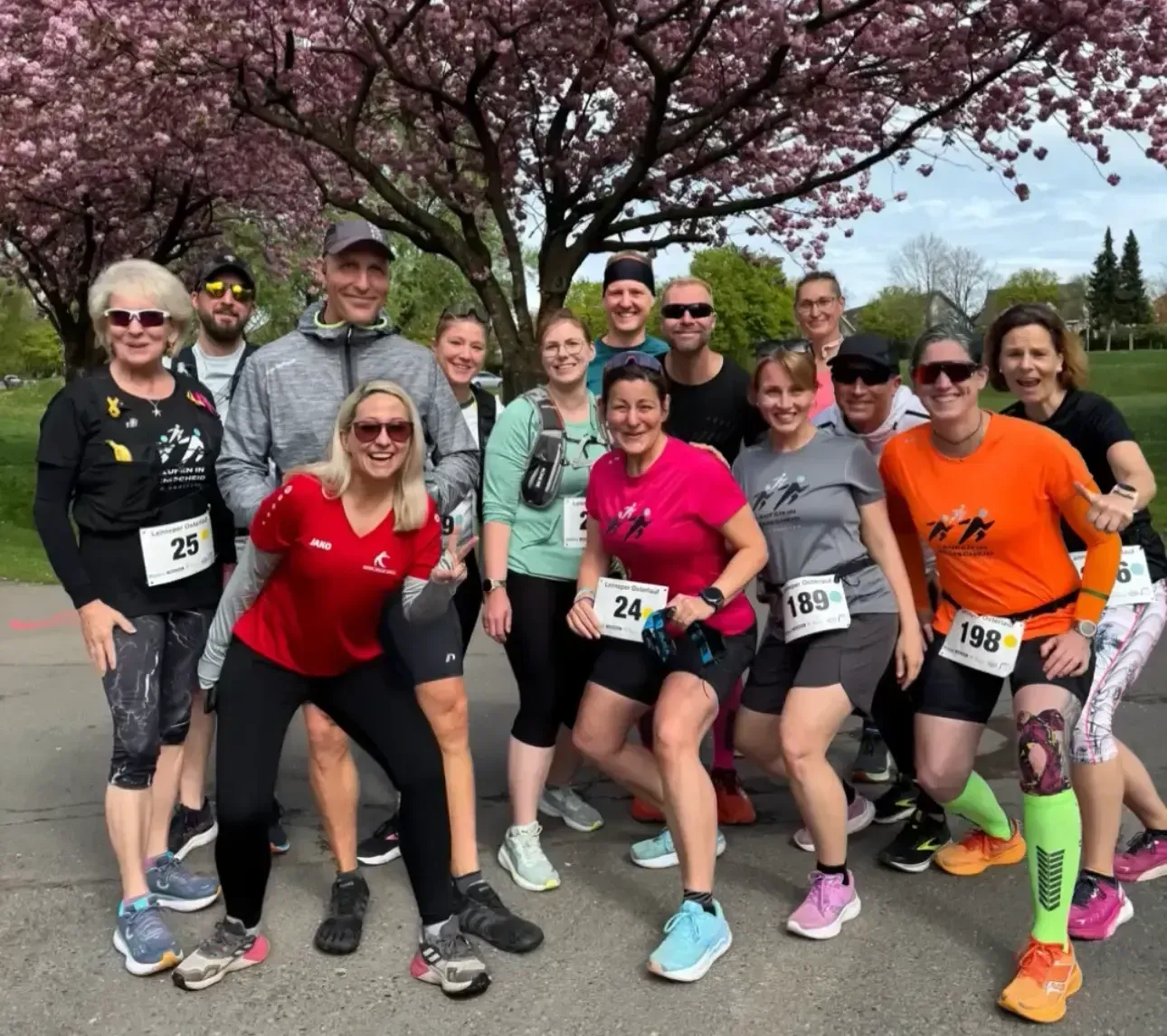 Laufgruppe mit Startnummern