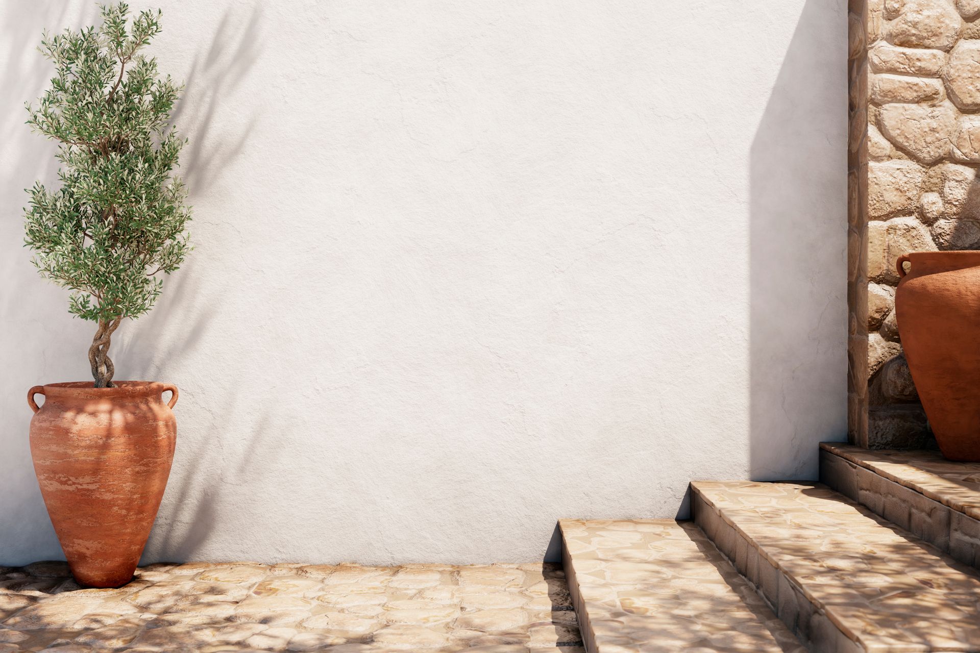 Un mur blanc, avec des marches en pierre et une cruche. Ambiance ensoleillée.