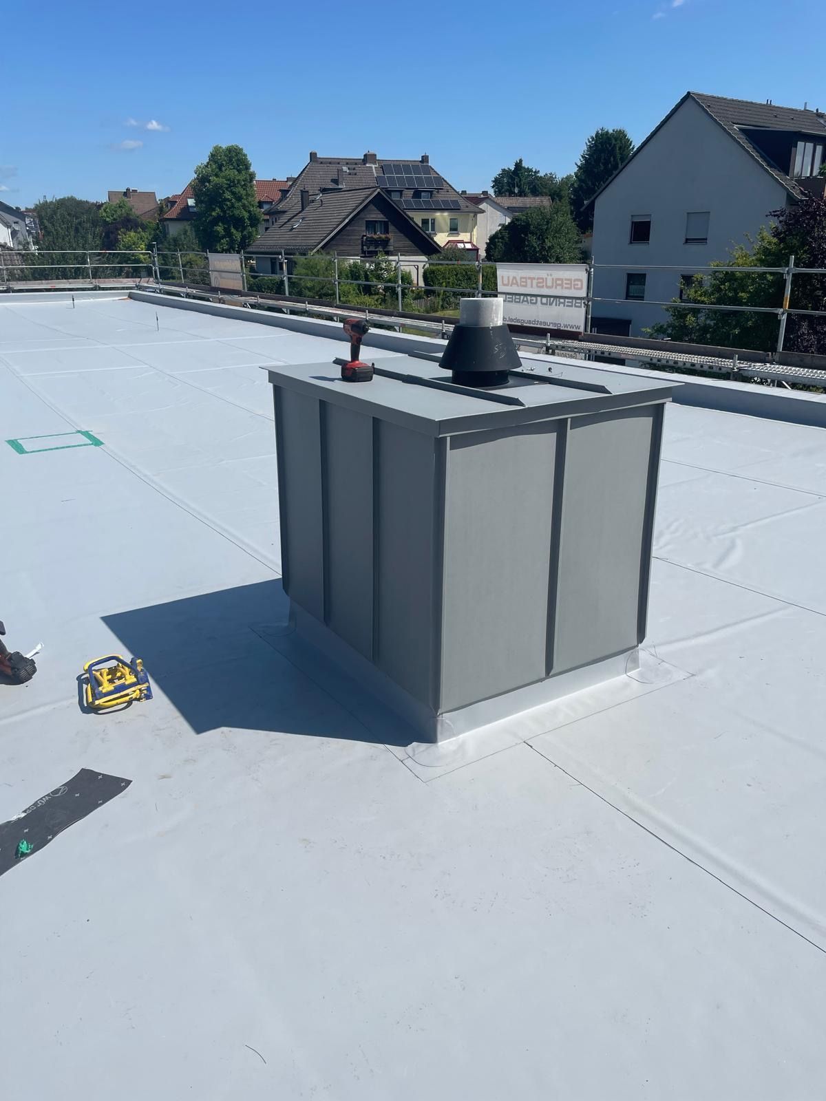 Werkzeug auf einem Dach