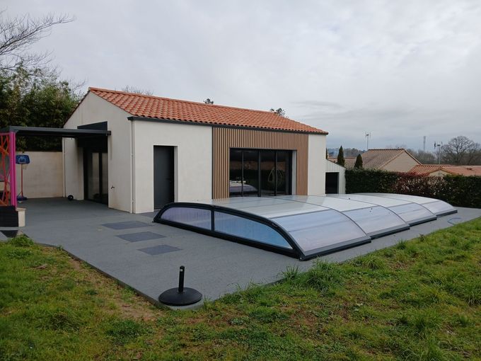 Tour de piscine en béton