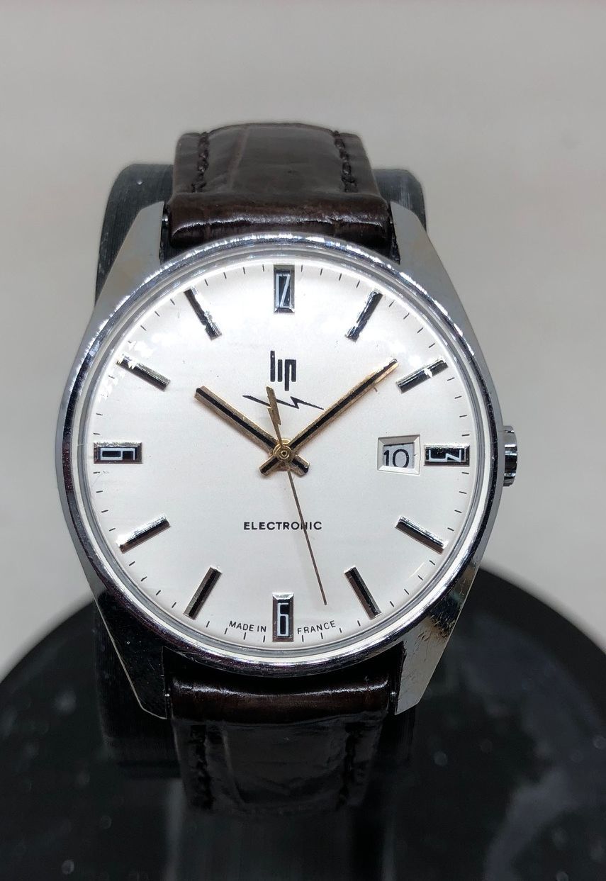 Une montre de la marque ELECTRONIC.