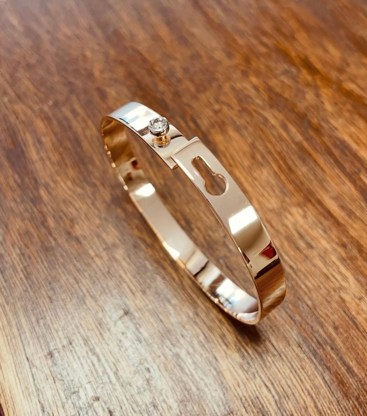 Bracelet ruban en or rose 750 millièmes.