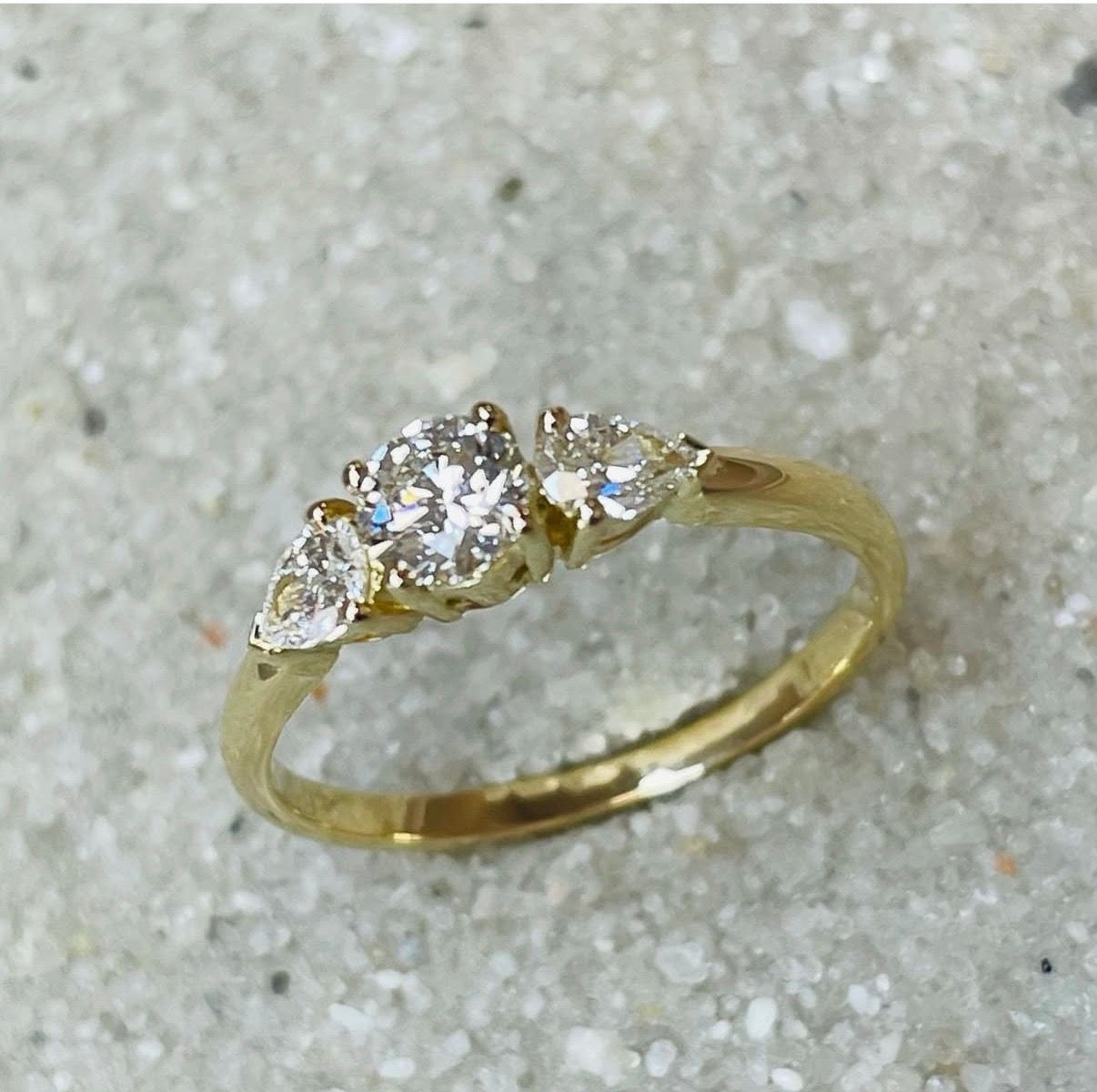Bague en or avec diamants de 0,23 et 0,26 carat.