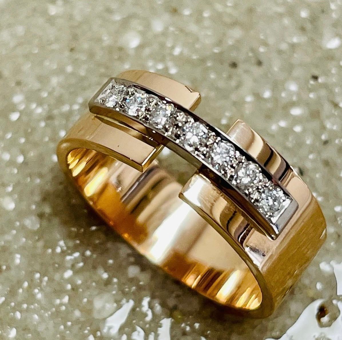 Bague ruban ou barrette en or jaune, or blanc et diamants.