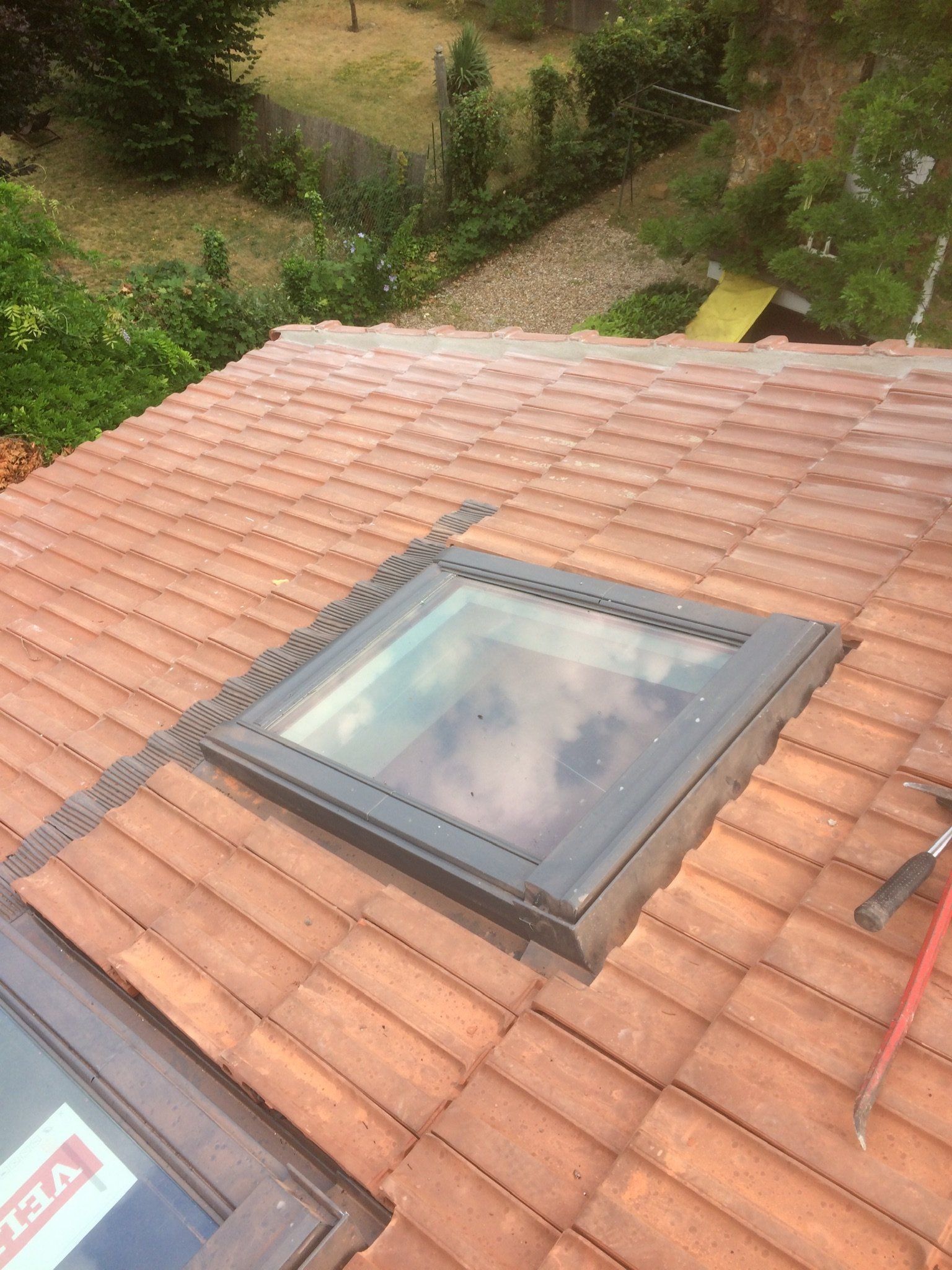 Pose de fenêtre de toit