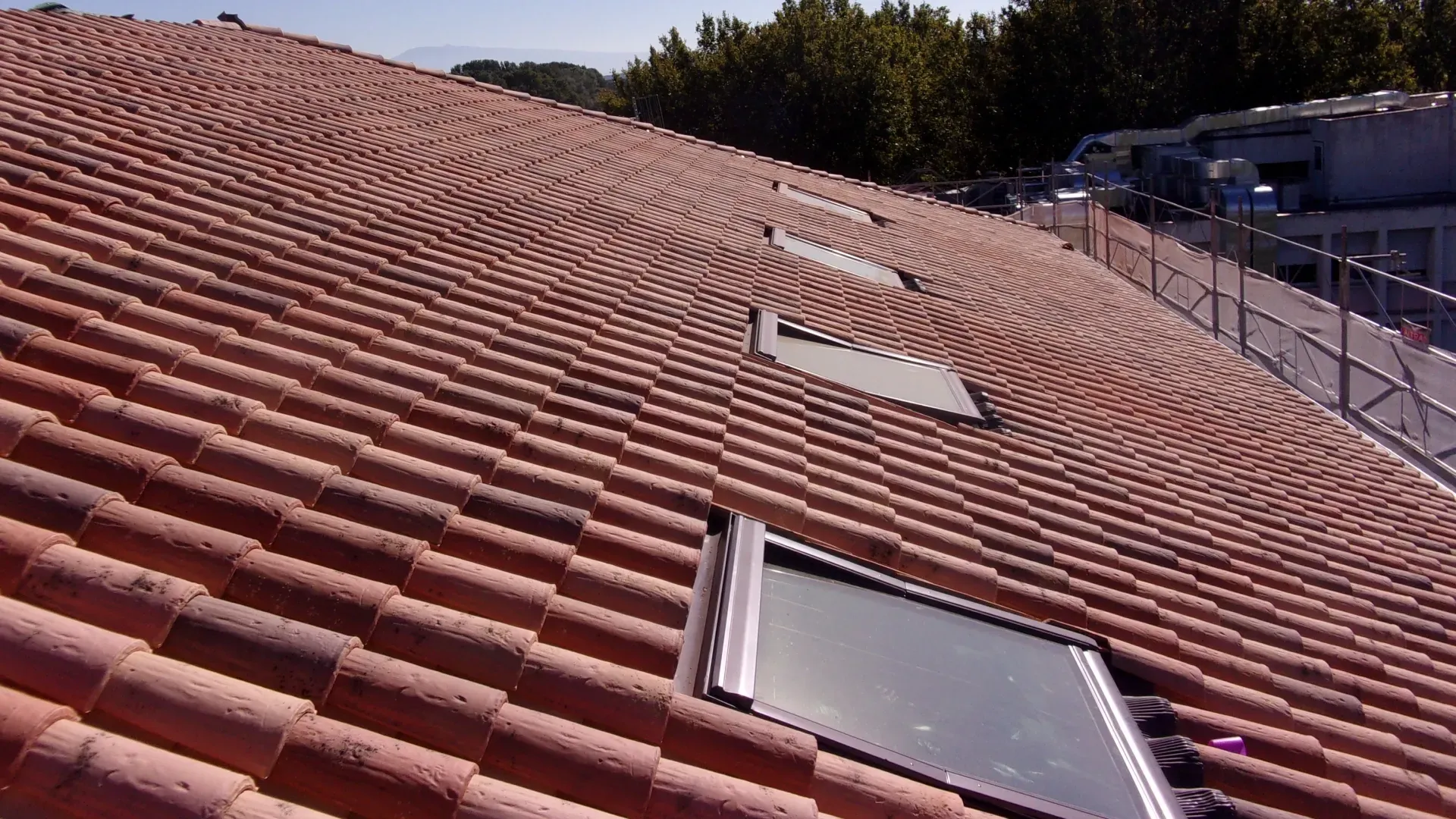 Toit avec 4 fenêtres de toit