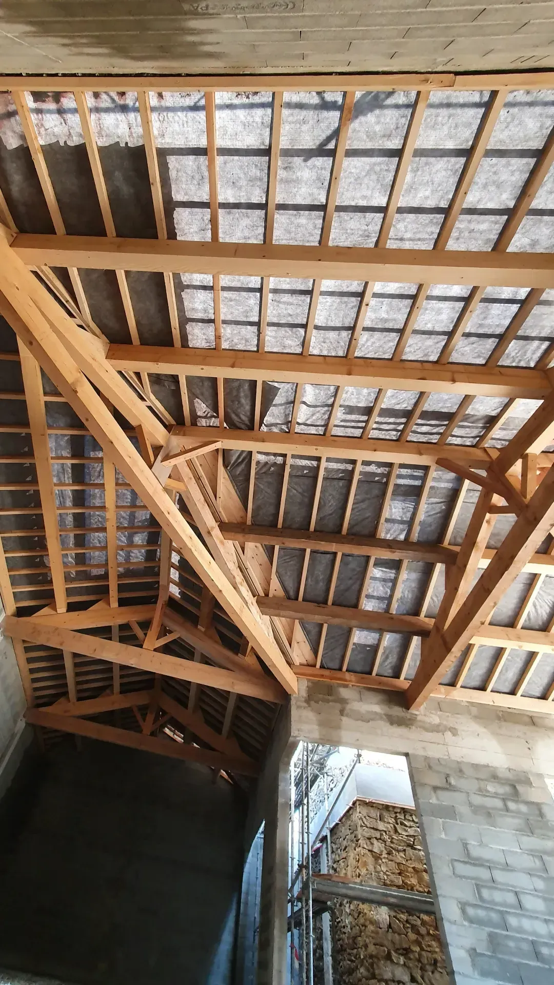 Charpente en bois avec isolants