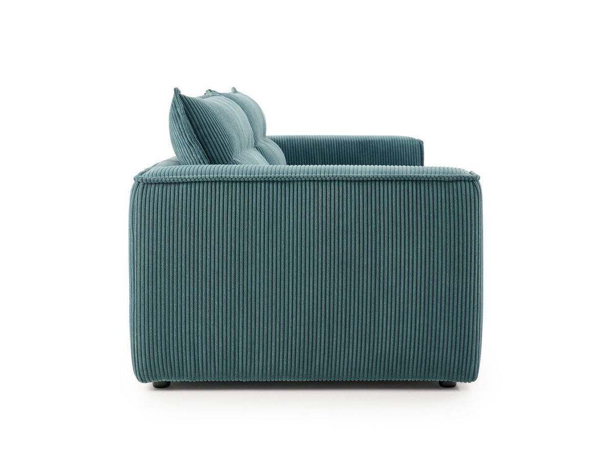 Una silla azul con dos almohadas sobre un fondo blanco.