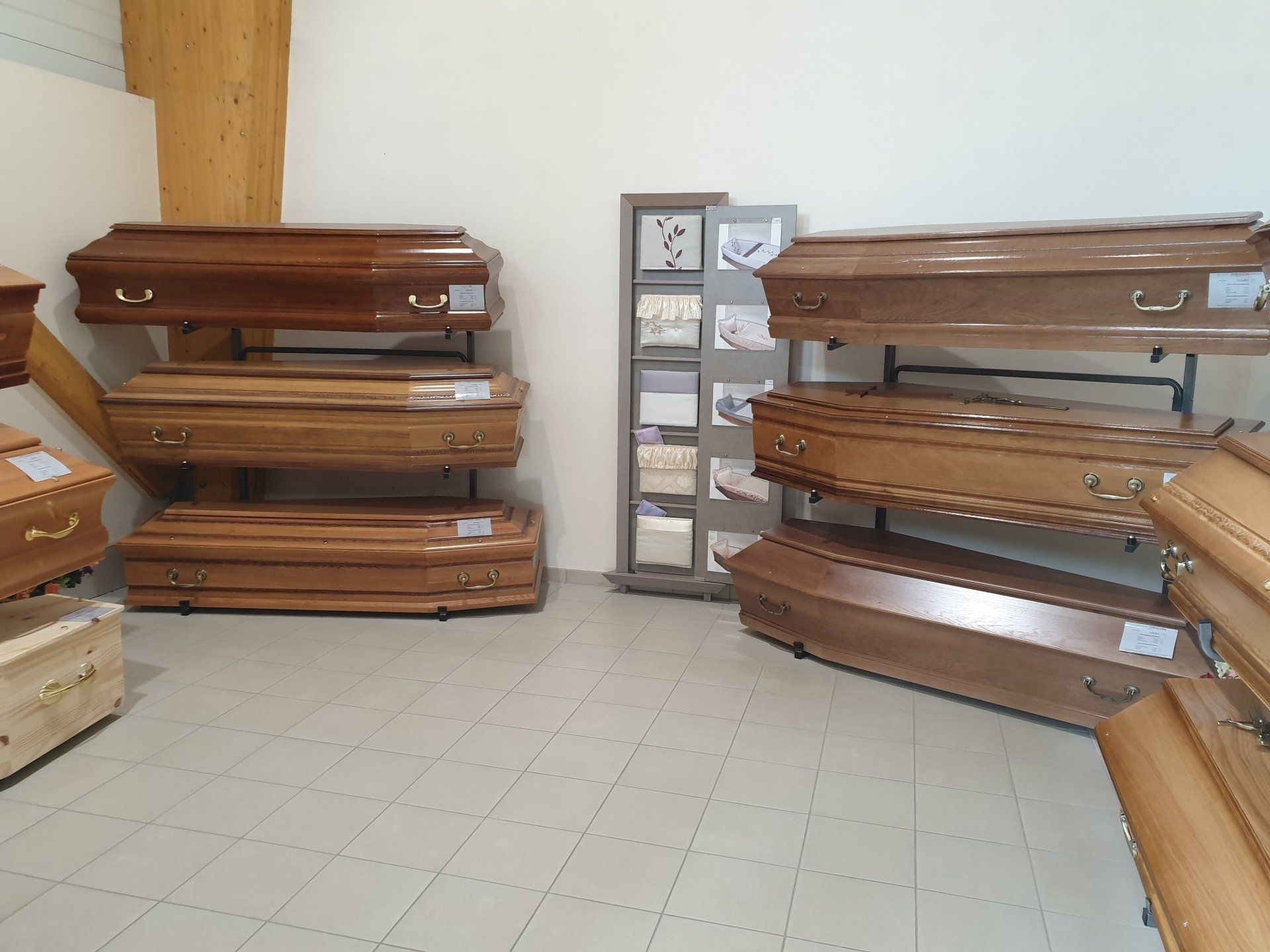 Large gamme de cercueils