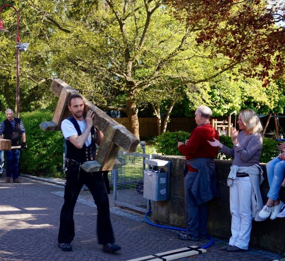 Maibaum von Thomas Bier Zimmergeschäft