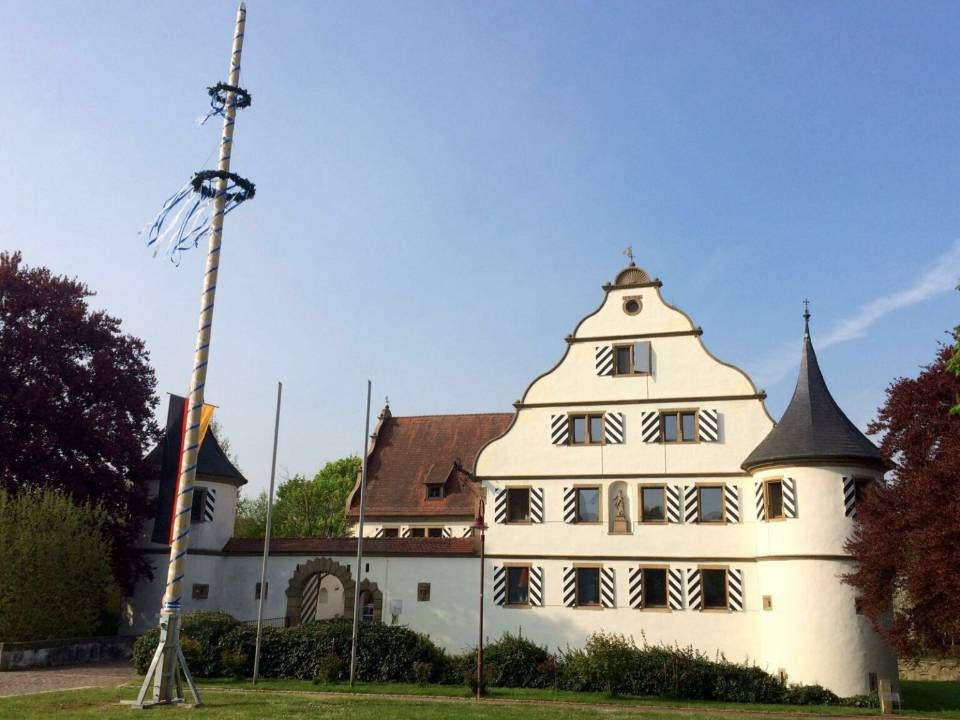 Maibaum von Thomas Bier Zimmergeschäft