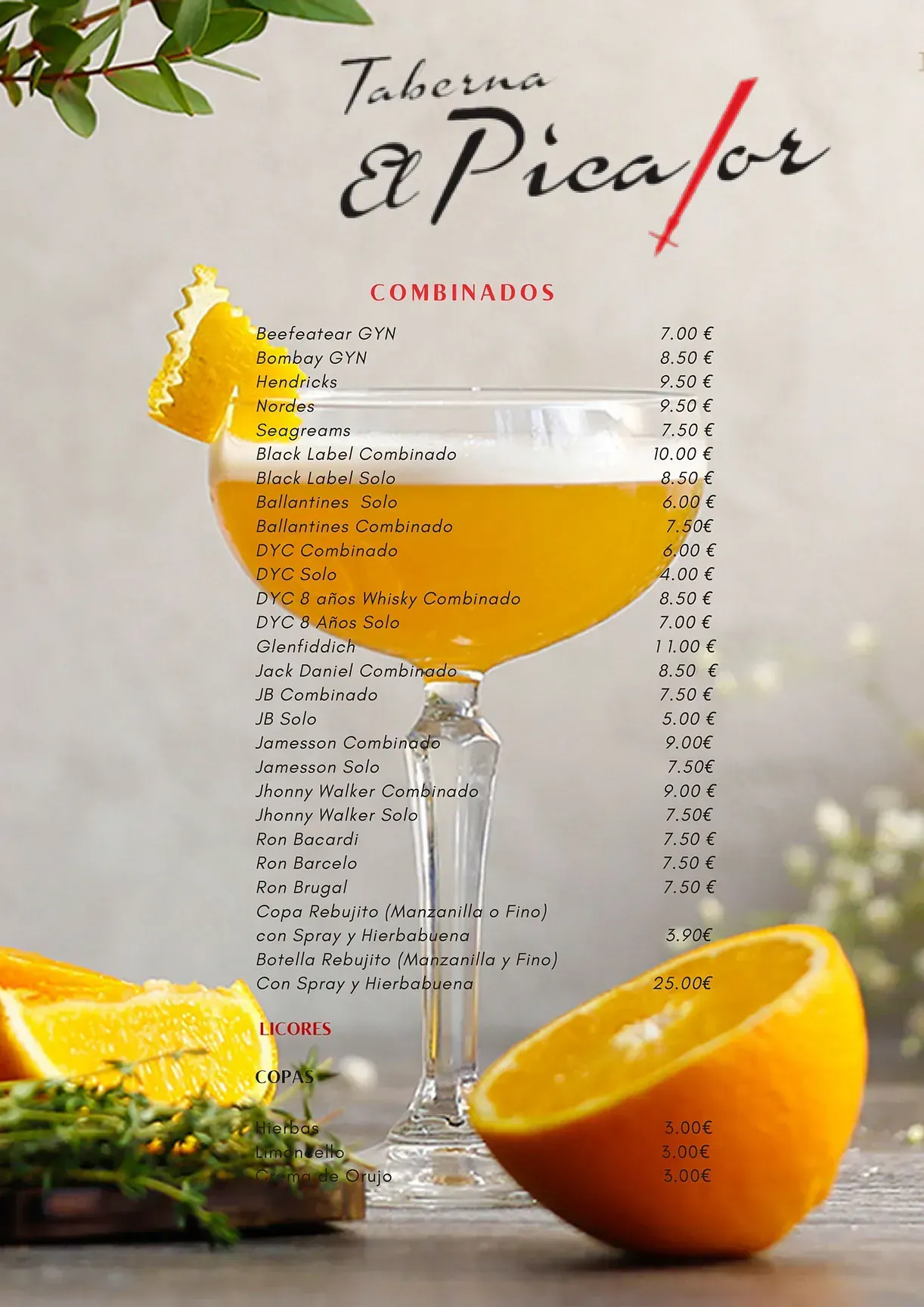 Un menú para un restaurante con un vaso de jugo de naranja y una rodaja de naranja.