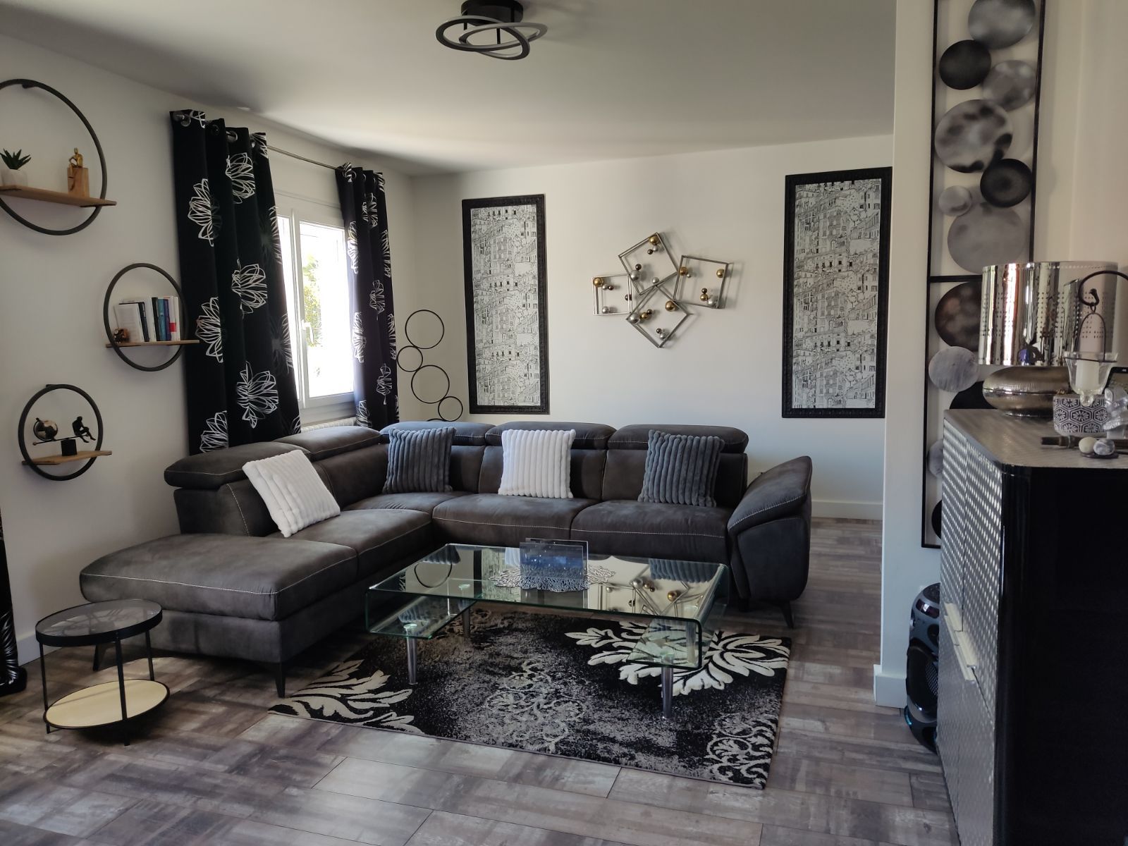 Adhésif sur mobilier - avant