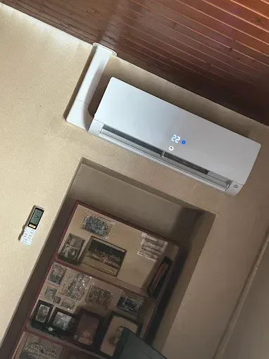 Climatiseur monté sur un mur