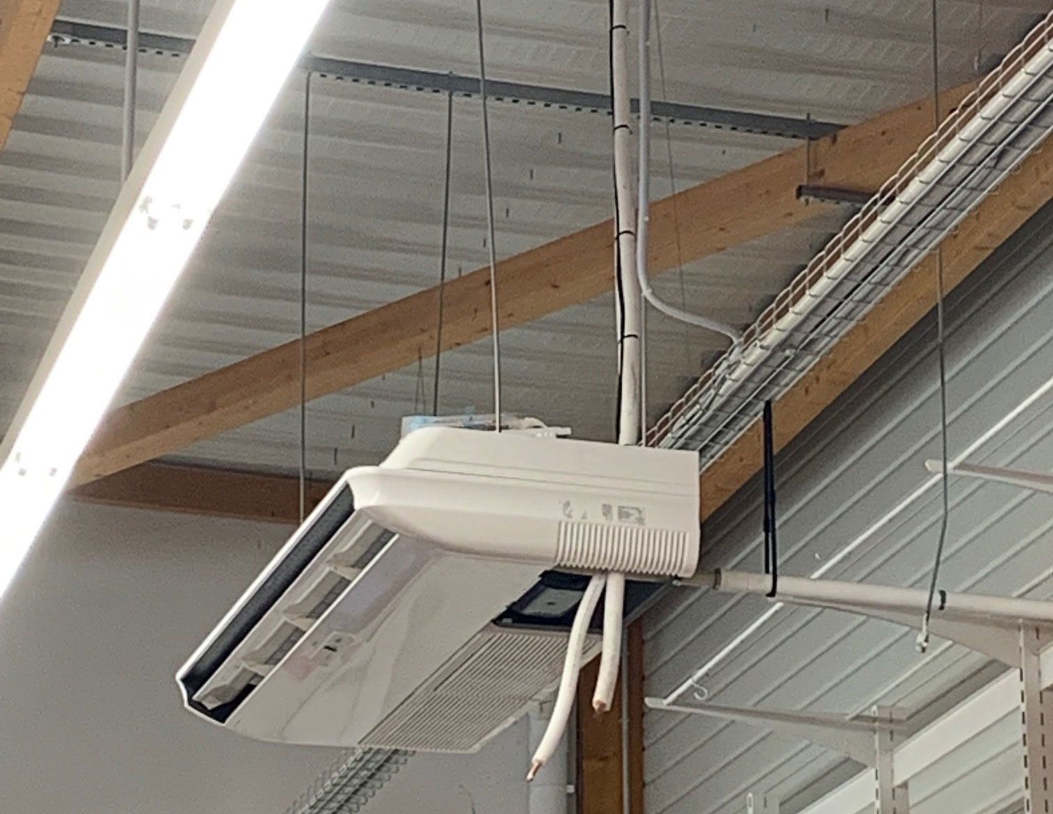 Vers Climatisation Climatiseur dans un entrepôt