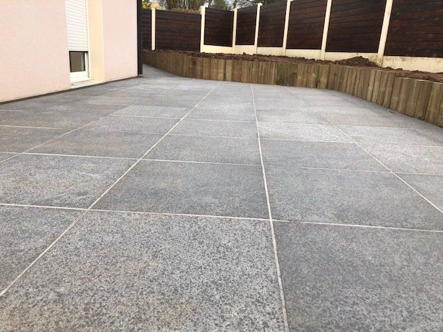 Terrasse en carrelage forte épaisseur Plouvien