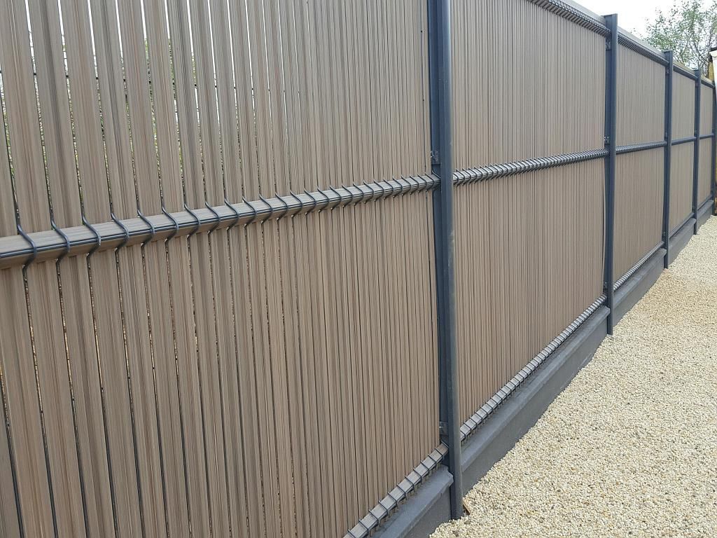 Clôture grillage et bois avec soubassement en béton à Lannilis