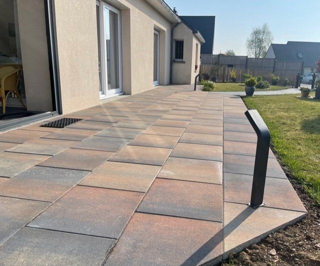Terrasse en carrelage avec spot