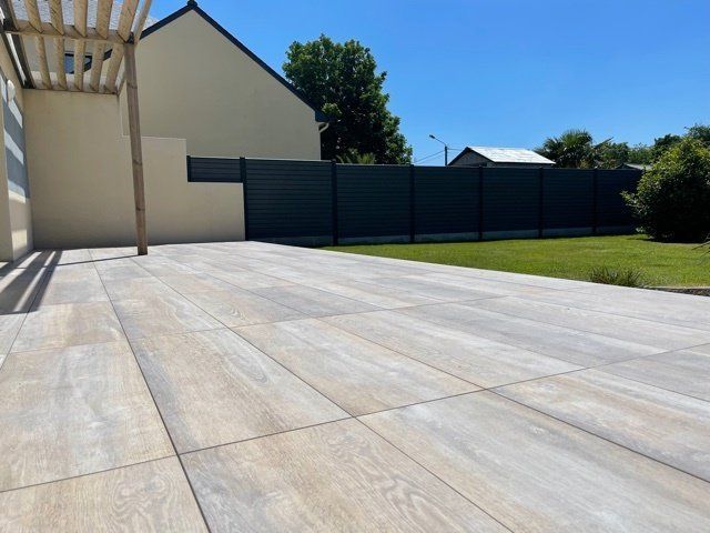 Terrasse avec carrelage effet bois