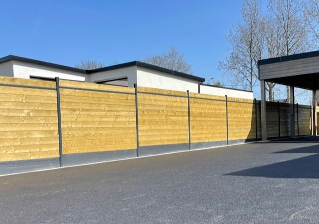 Clôture en lamelles de bois