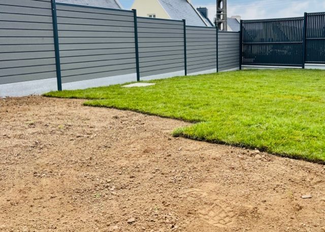 Clôture en PVC gris