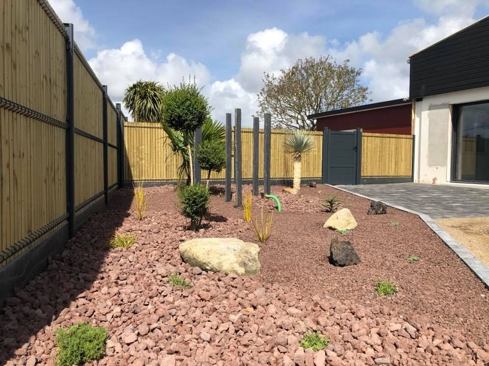 Clôture 3d bois et alu et parterre mineral plabennec