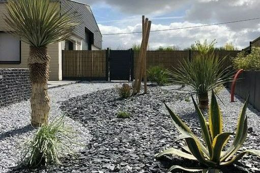 Jardin à massif minéral à Plabennec