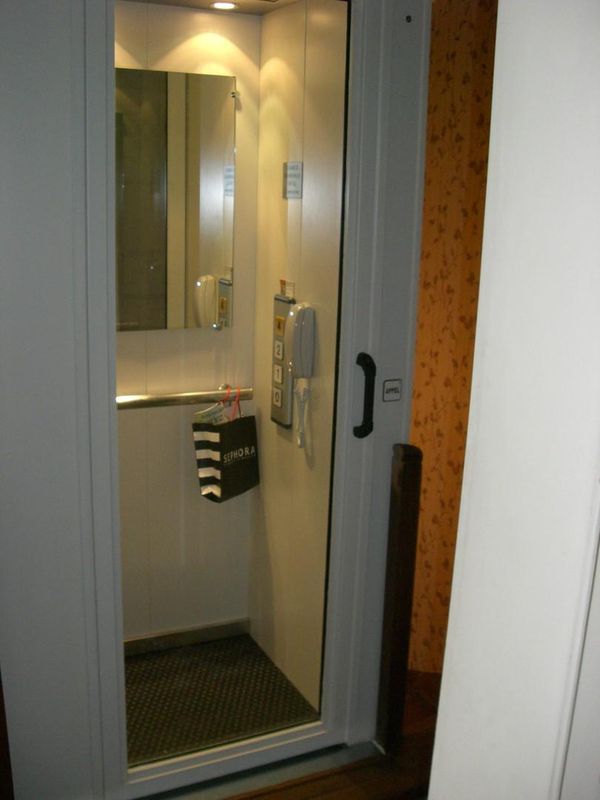 Ascenseurs privatif avec portes vitrés