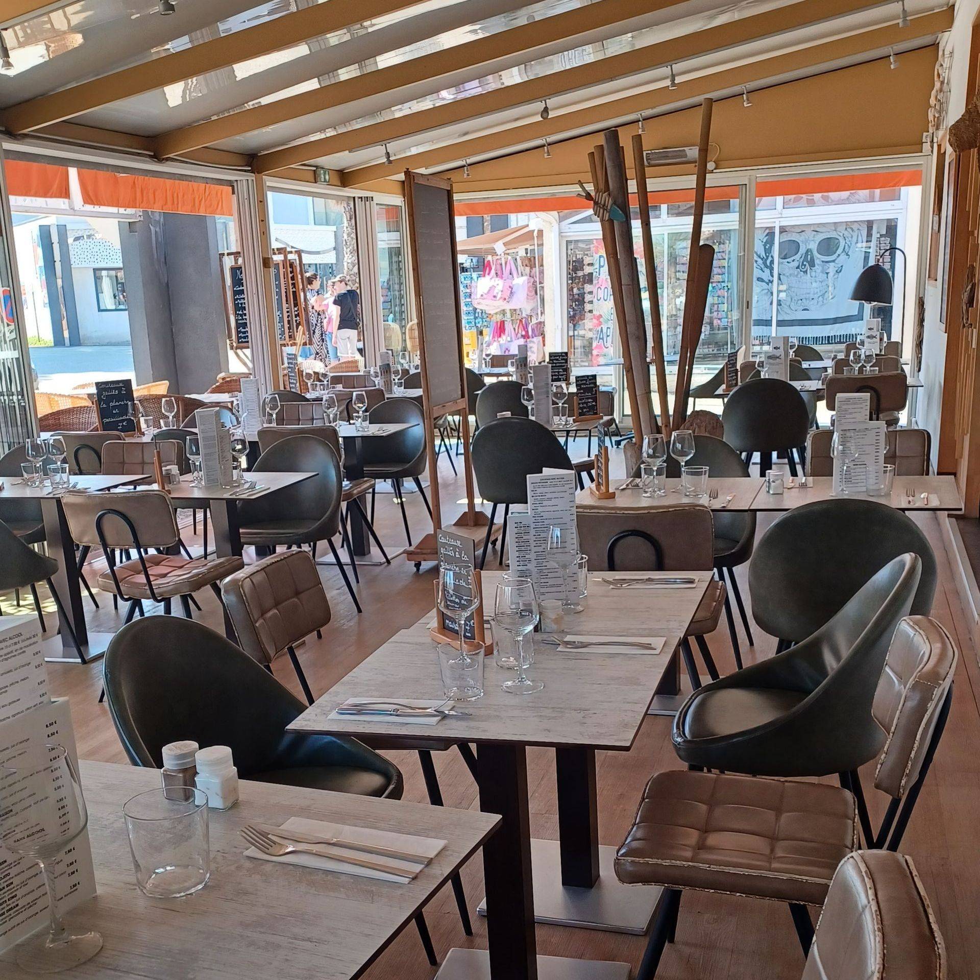 Terrasse couverte du restaurant