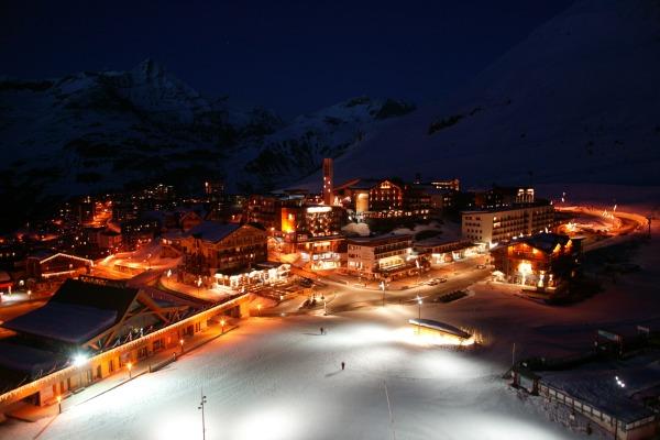 Station de Tignes la nuit