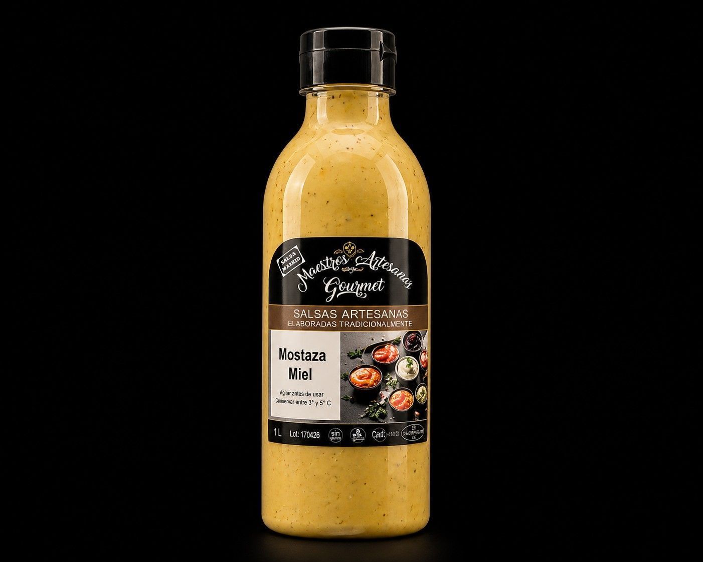 Botella de aderezo de pimienta negra con etiqueta negra, mostrada sobre un fondo oscuro.