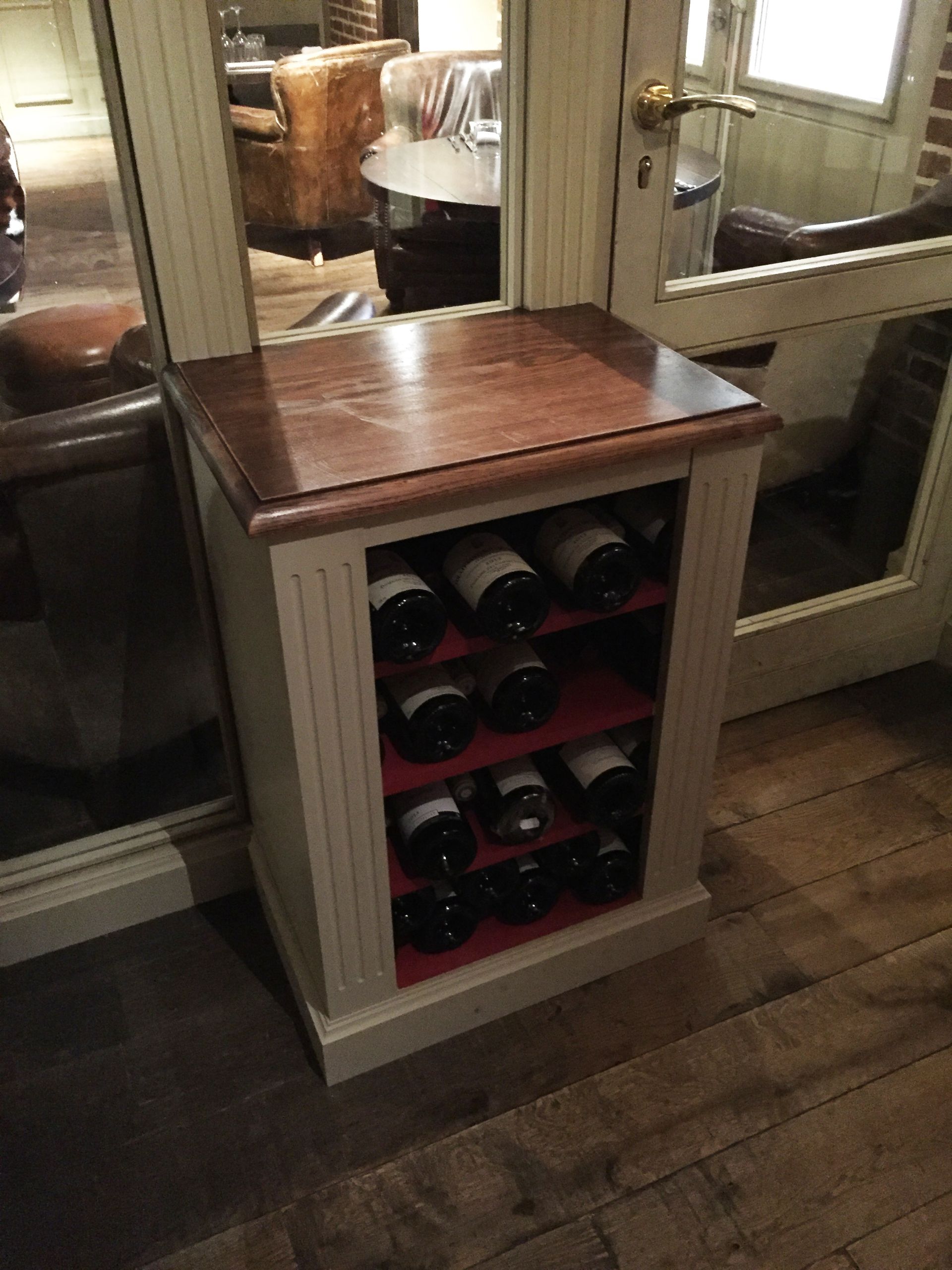 Réalisation sur mesure de meubles pour une cave à vin 2