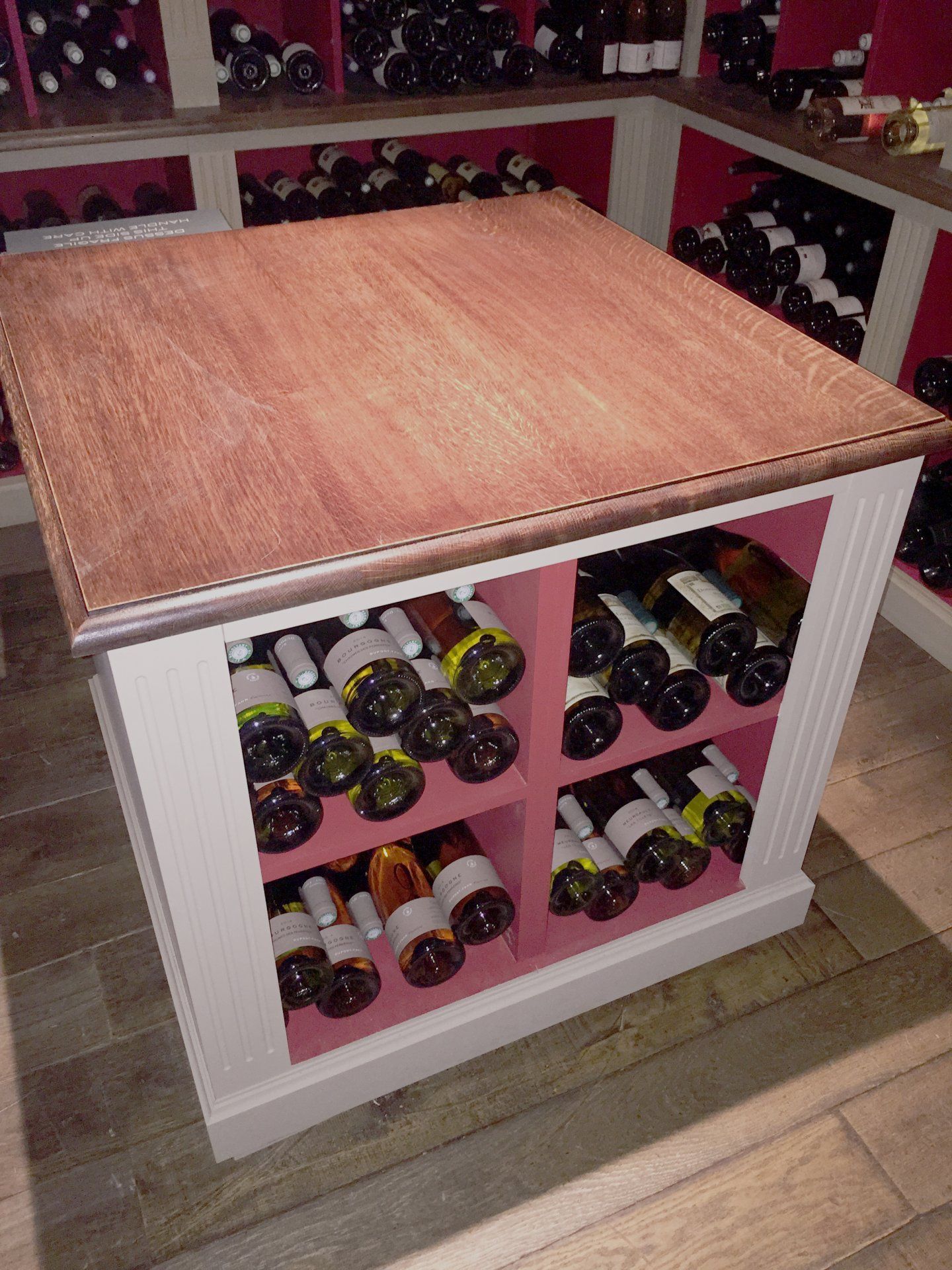 Réalisation sur mesure de meubles pour une cave à vin