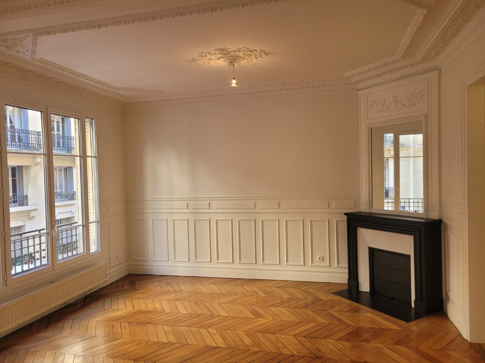 Séjour avec moulures