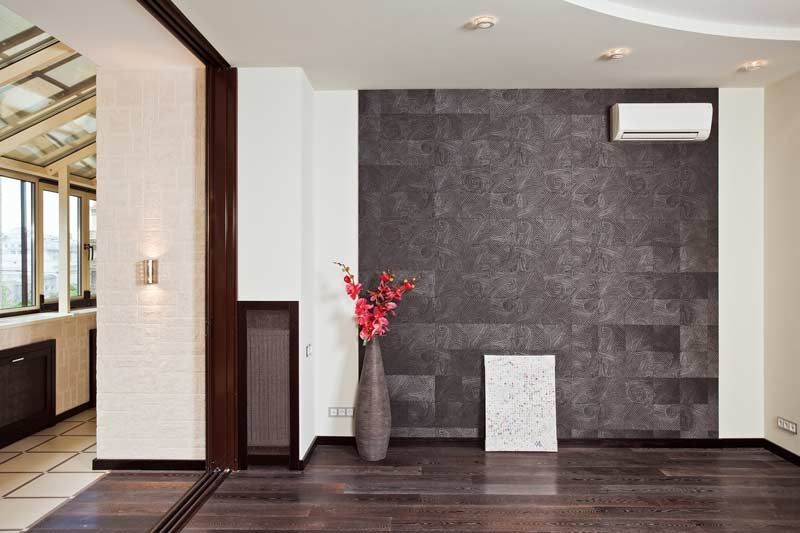 Pièce avec carrelage mural