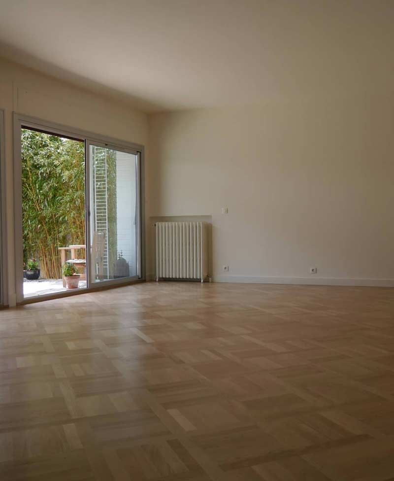 Peinture murale et au plafond d'une pièce