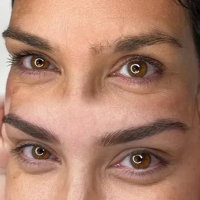 Dos pares de ojos marrones, antes y después del aumento de cejas.