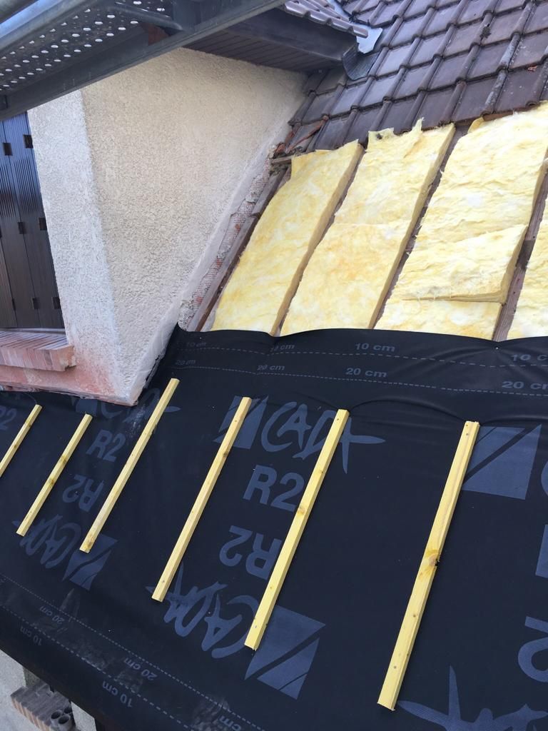 Isolation d'une toiture par l'extérieur avec de la laine de verre