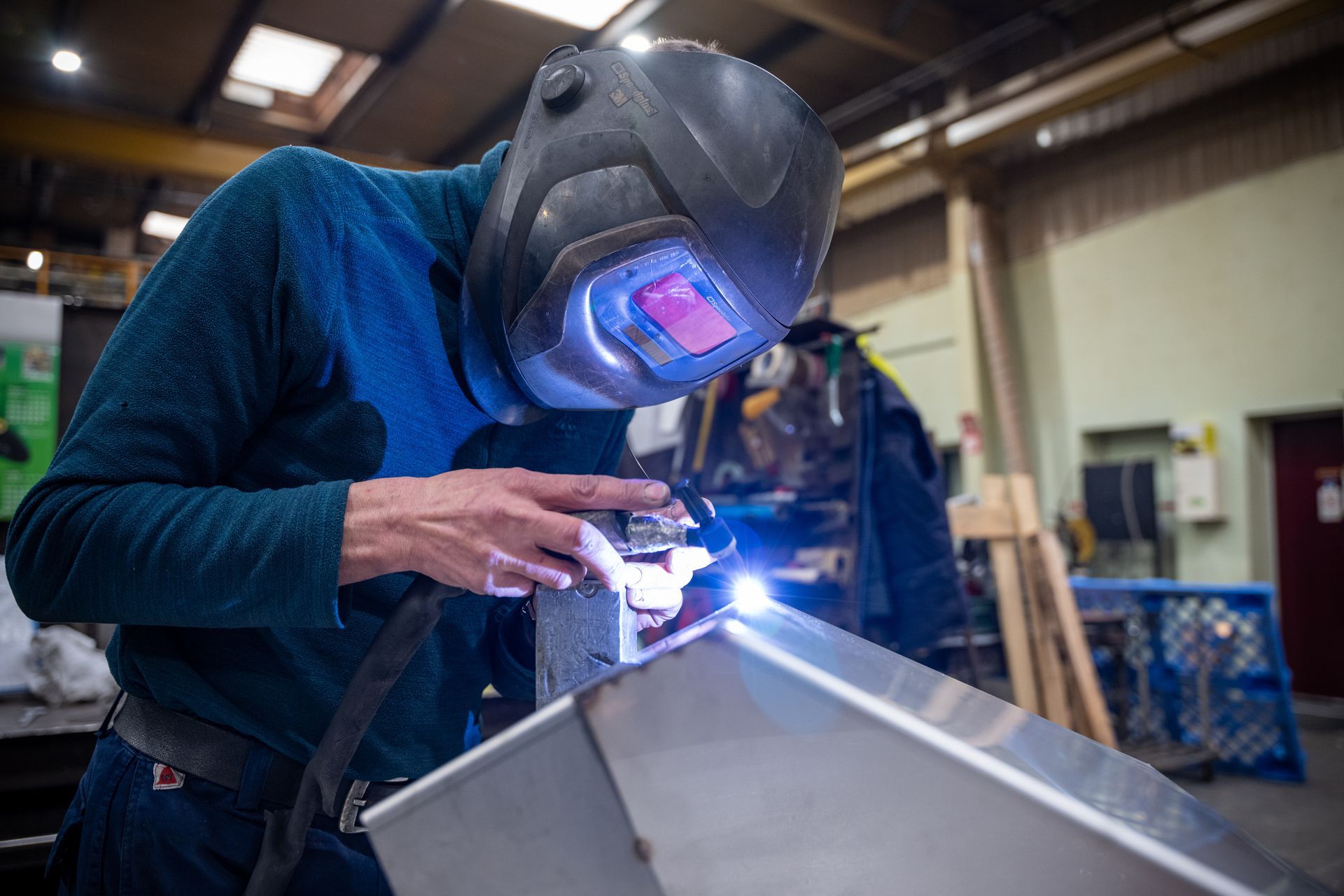 Soudure d'un bac de rangement industriel