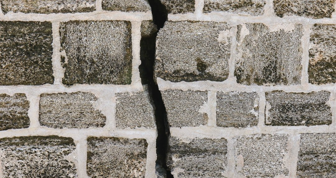 Fissure mur brique