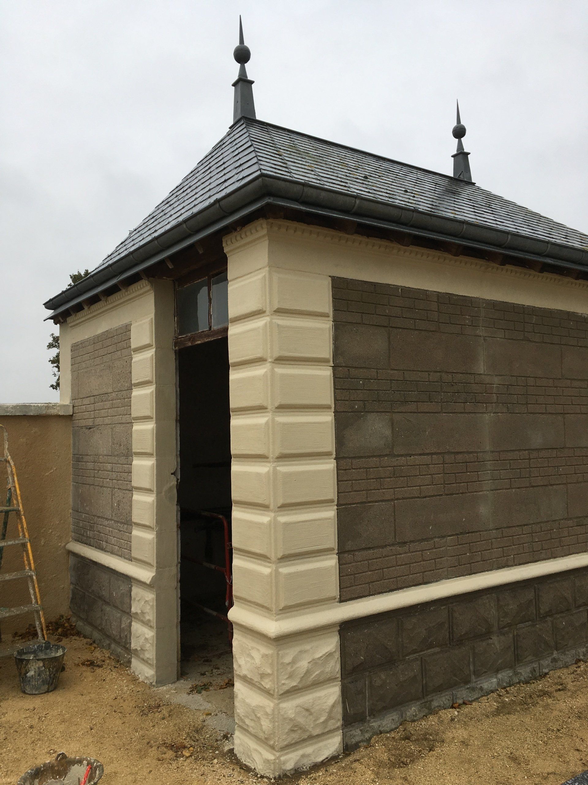 Corniches en pierre de tuffeau