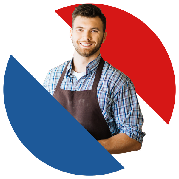 Professionnel qui souris en tenant sa perceuse