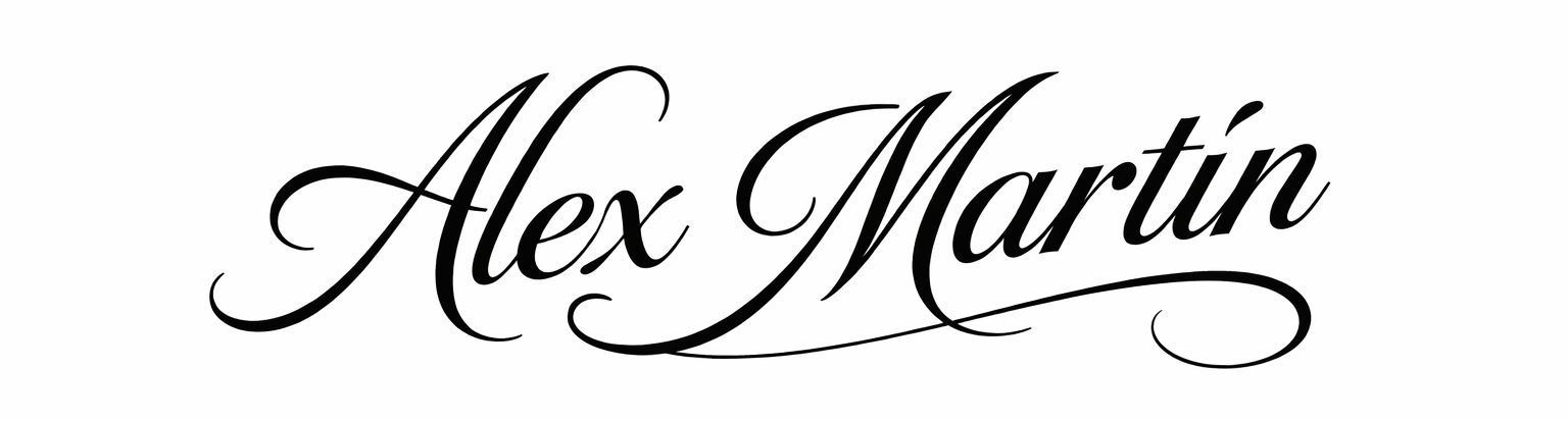 El nombre "Alex Mart&iacute;n" escrito en una elegante tipograf&iacute;a cursiva negra sobre un fondo blanco.