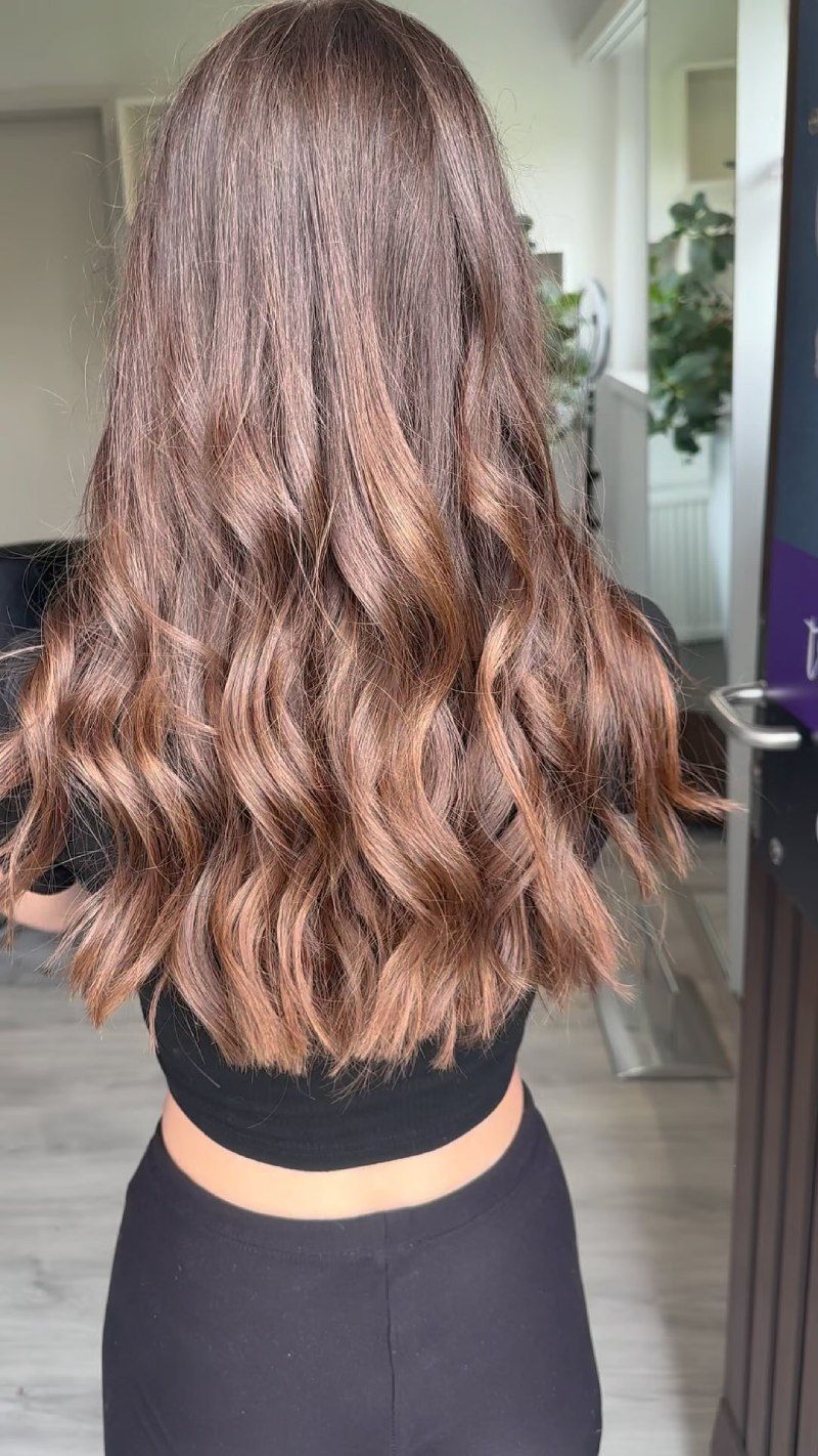 Taglio e piega capelli castani - Salone Capricci di Donna