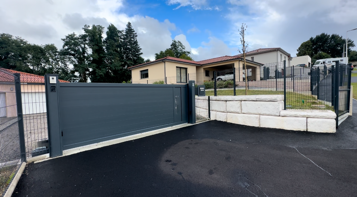 Portail motorisé installé chez un particulier à Mios