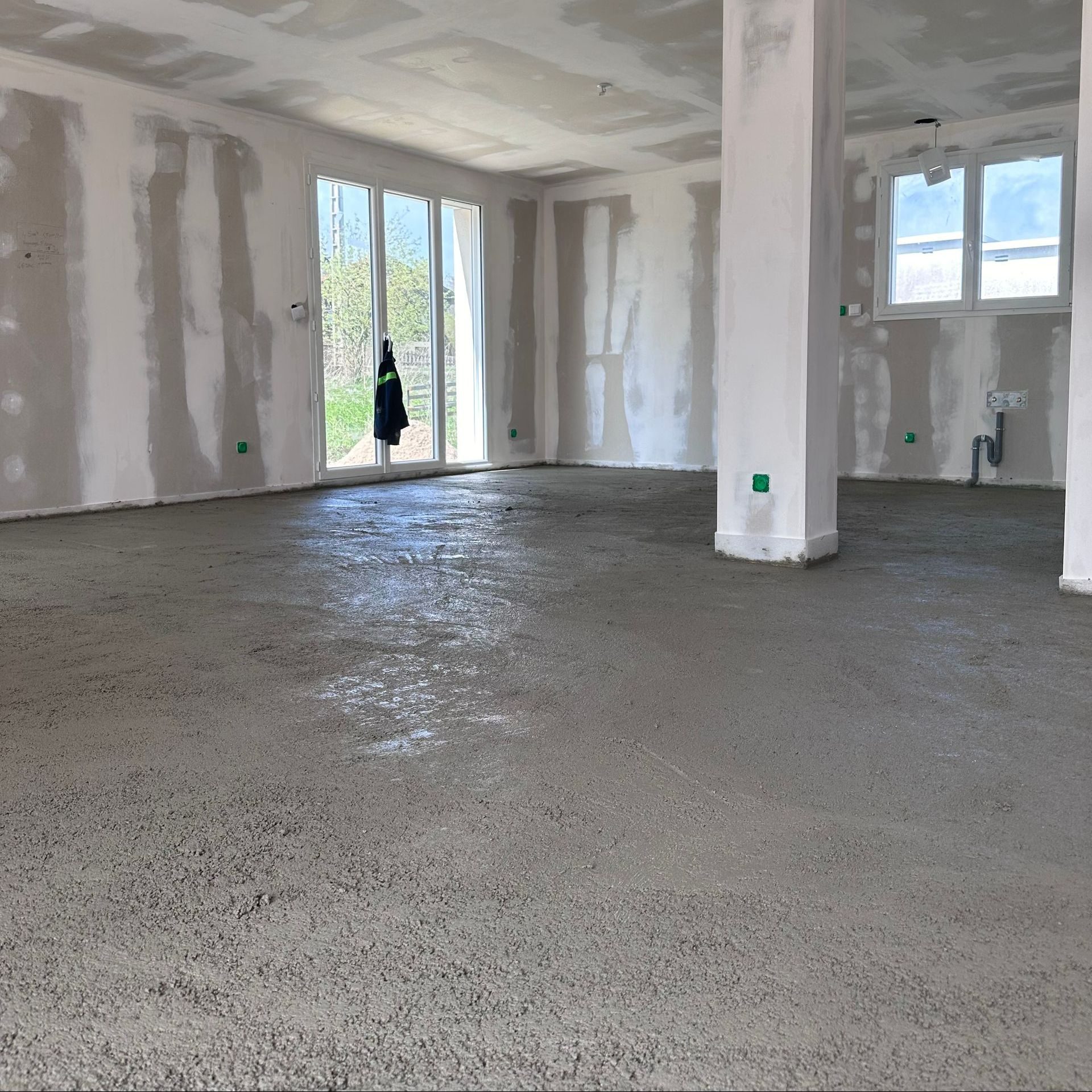 Une chappe de béton en intérieur